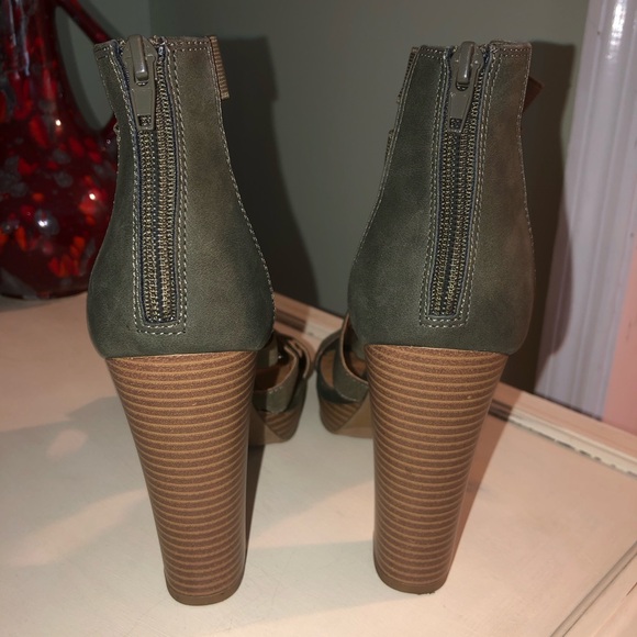 Report Strappy High Heel Sandals size 10 - Picture 2 of 6